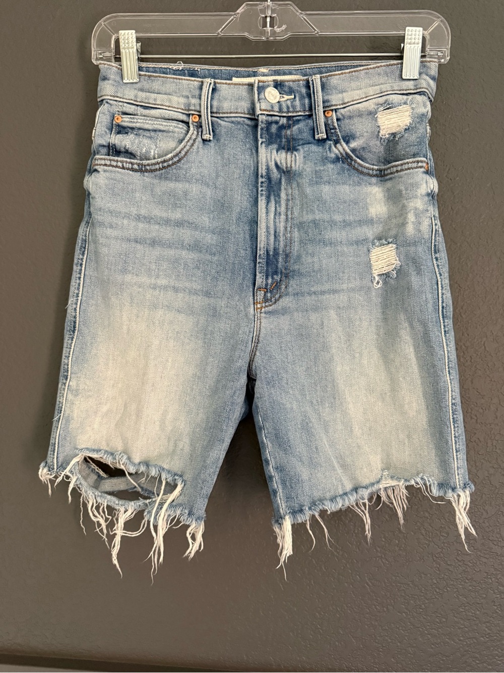MOTHER • high waisted Smokin’ short fray denim shorts resting beach face size 26 - Picture 4 of 9
